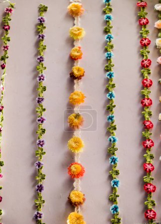 Foto de Turco aguja colorido trabajo bordado flores como fondo - Imagen libre de derechos