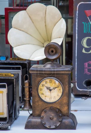 Téléchargez les photos : Vintage horloges de style rétro et mécanisme - en image libre de droit