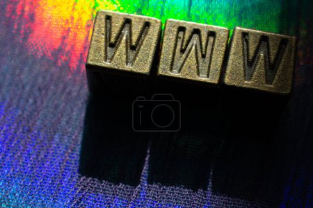 Foto de WWW palabra letra en cubos de metal. Concepto del sitio Internet - Imagen libre de derechos