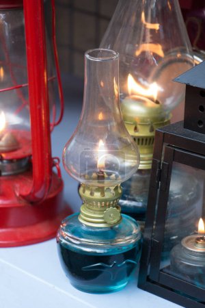 Téléchargez les photos : Ancienne lanterne de style rétro en métal - en image libre de droit