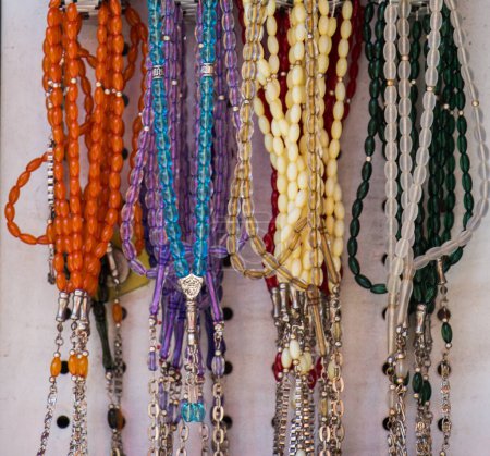Set von Gebetsperlen in verschiedenen Farben