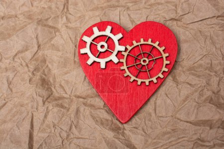Téléchargez les photos : Roues de vitesse sur la forme de coeur pour l'amour et la Saint-Valentin concept - en image libre de droit