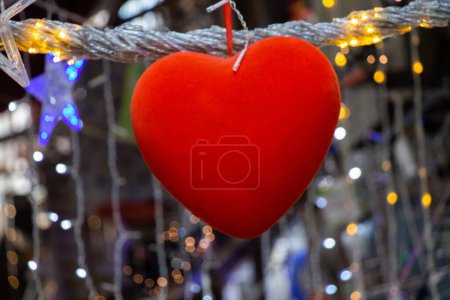 Foto de Corazón en forma de objeto de color rojo como concepto de amor - Imagen libre de derechos