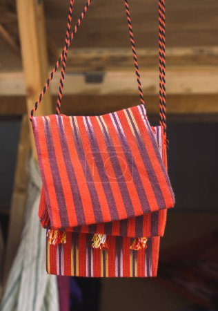 Foto de Bolsos tejidos hechos a mano de tela de estilo tradicional - Imagen libre de derechos