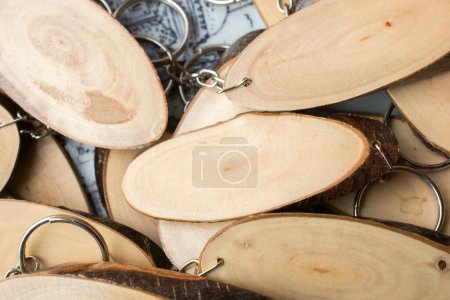 Grumes de bois coupés en morceaux ronds et fins en vue