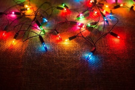 Foto de Luces de Navidad y luces de fiesta de cierto tipo - Imagen libre de derechos