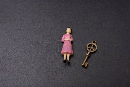 Téléchargez les photos : Petite figurine de modèle miniature femme et femme en vue - en image libre de droit