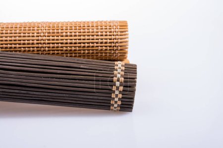 Téléchargez les photos : Tapis de bambou comme motif de texture abstraite de paille - en image libre de droit