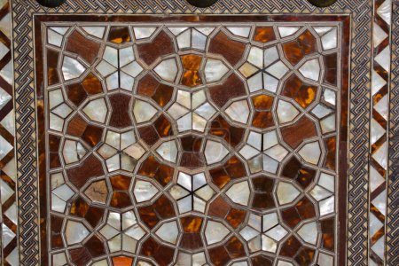 Osmanische Kunst: Intarsien aus Perlmutt