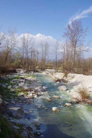 Téléchargez les photos : Scafa - Abruzzes - Les eaux sulfureuses du Lavino - en image libre de droit
