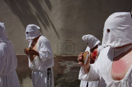 Téléchargez les photos : Guardia Sanframondi (BN) Campania - Seven-year rites - August 2017 - Every seven years the traditional seven-year rites of penance are held in honor of the Virgin Mary - en image libre de droit