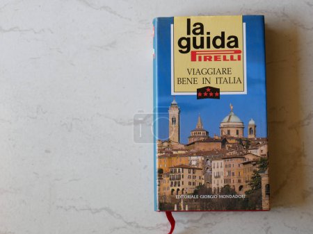 Foto de Guía de Pirelli, viajando bien en Italia. - Imagen libre de derechos