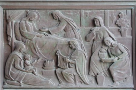 Foto de Castelpetroso - Molise - Basilica Minore dell 'Addolorata Sanctuary - Detalles de escenas religiosas del portal de bronce - Imagen libre de derechos