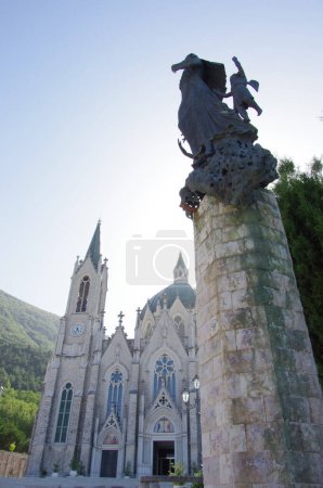 Foto de Santuario Basílica Menor de Addolorata - Castelpetroso - Molise - Imagen libre de derechos