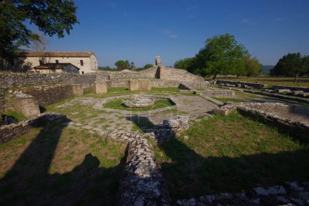  Le Macellum ou le marché. Zone archéologique d'Altilia - Sepino, Molise, Italie