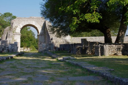 Site archéologique d'Altilia : l'une des quatre portes d'accès à la ville romaine. Sepino, Molise, Italie