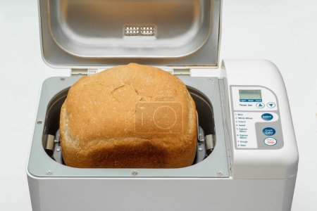 Pastel de pan terminado en máquina de hacer pan