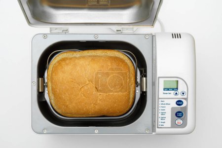 Pastel de pan terminado en máquina de hacer pan