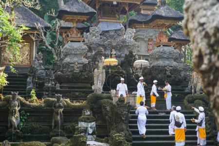 Foto de Bali, Indonesia - 19 de mayo de 2023: Templo Hindú Gunung Lebah en Ubud, Bali. Hindúes llevan a cabo ceremonias religiosas. - Imagen libre de derechos