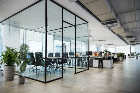 Foto de White color theme modern style office with exposed concrete floor and a lot of plant, 3d rendering - Imagen libre de derechos