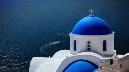 Foto de Iglesia Cúpula Azul. Santorini, Grecia. - Imagen libre de derechos