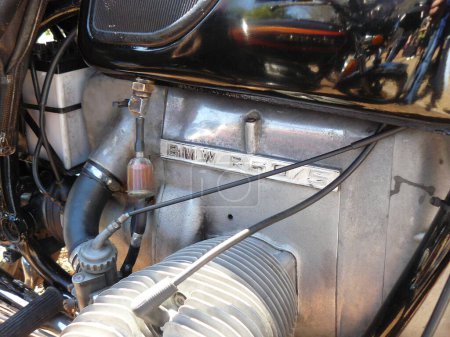 Téléchargez les photos : Bloc moteur d'une vieille moto BMW R60 / 5 - en image libre de droit