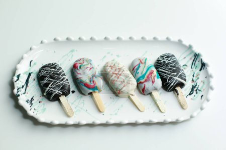 Téléchargez les photos : Délicieuses barres de crème glacée appétissantes. - en image libre de droit