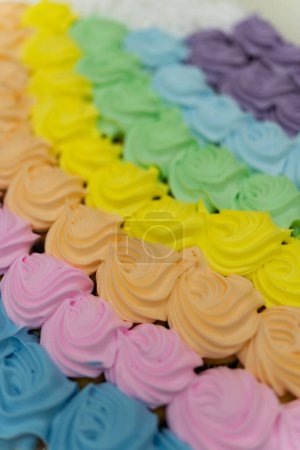 Téléchargez les photos : Cupcakes colorés du haut - en image libre de droit