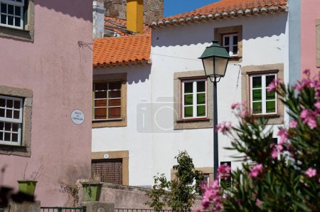 Téléchargez les photos : 26 Août 2023, Couleurs des rues de Almeida, un village historique de Guarda, Portugal. - en image libre de droit