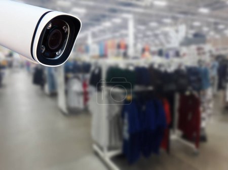 Téléchargez les photos : Caméra de surveillance shopping grand magasin sur le fond. - en image libre de droit