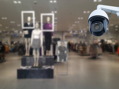 Téléchargez les photos : Caméra de surveillance shopping grand magasin sur le fond. - en image libre de droit