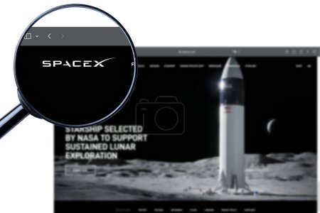 Téléchargez les photos : Los Angeles, Californie, États-Unis - 11 Martha 2023 : Page d'accueil du site SpaceX. Logo SpaceX visible - en image libre de droit