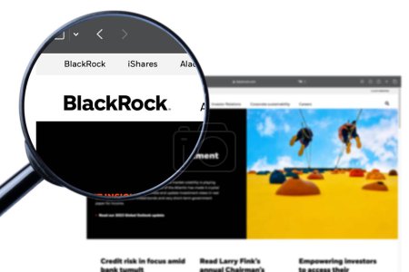 Téléchargez les photos : Milan, Italie - 02 juin 2023 : Logo de BlackRock sur la page d'accueil du site - en image libre de droit