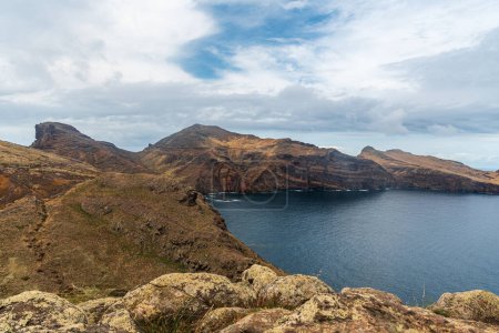 Foto de Ponta de Sao Lourenco penninsula seca y rocosa en Madeira - Imagen libre de derechos