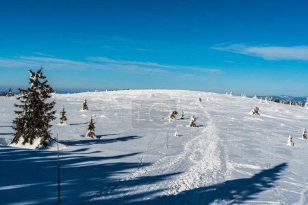 Foto de Zazriva colina en Martinsake agujero en invierno Lucanska Mala Fatra montañas en Eslovaquia - Imagen libre de derechos