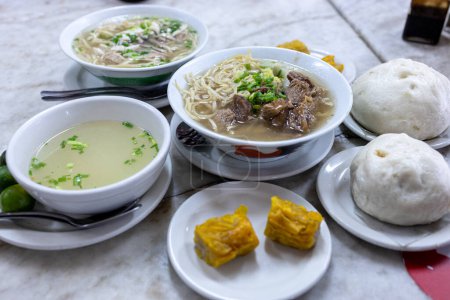Foto de Popular Traditional Filipino noodle soup Mami Noodle - Imagen libre de derechos