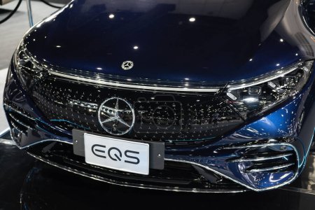 Foto de Mercedes EQS - sedán de lujo totalmente eléctrico. EQS es un coche ejecutivo eléctrico de batería producido por el fabricante alemán de automóviles Daimler AG. Es parte del Mercedes-Benz. - Imagen libre de derechos