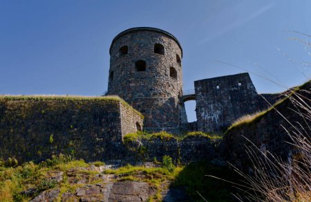 Téléchargez les photos : Bohus Fortress lies along the old Norwegian Swedish border north east from Hisingen where the Goeta river splits into two branches. - en image libre de droit