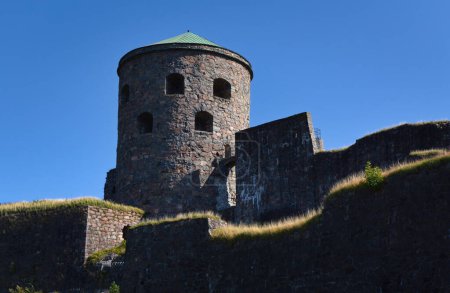 Téléchargez les photos : Bohus Fortress lies along the old Norwegian Swedish border north east from Hisingen where the Goeta river splits into two branches. - en image libre de droit