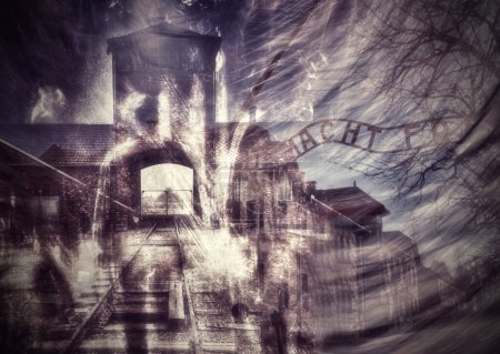 Téléchargez les photos : Auschwitz : Camp de la mort. Fantômes de prisonniers torturés du camp de concentration d'Auschwitz. Des silhouettes de vieillards, de femmes et d'enfants ont été torturés et assassinés dans le camp de concentration. - en image libre de droit