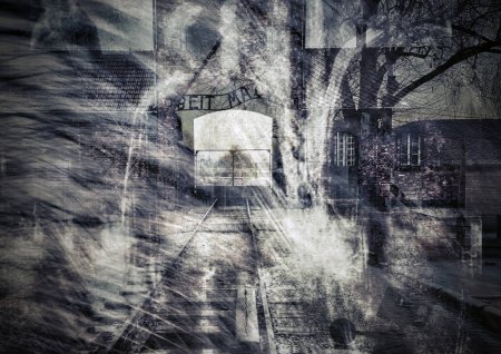 Téléchargez les photos : Fantômes de prisonniers torturés du camp de concentration d'Auschwitz. Des silhouettes de vieillards, de femmes et d'enfants ont été torturés et assassinés dans le camp de concentration. - en image libre de droit
