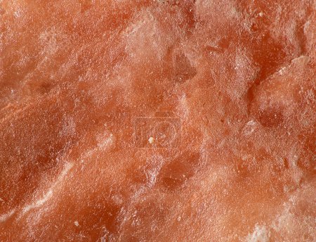 Téléchargez les photos : Texture brillante de surface du bloc de sel himalayen macro shot. - en image libre de droit