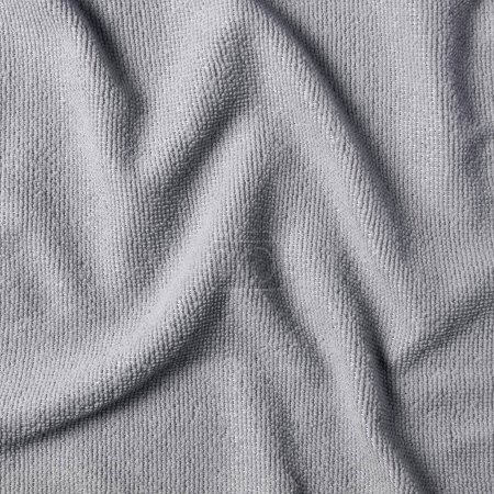 Téléchargez les photos : Fond abstrait de tissu doux froissé de couleur gris neutre, vue rapprochée du dessus. - en image libre de droit
