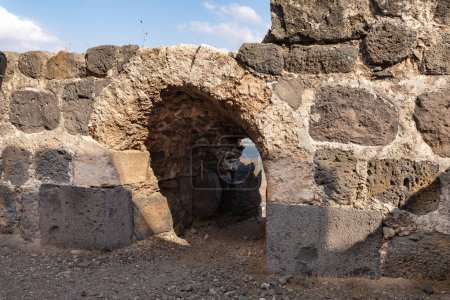 Überreste der Außenmauern der großen Festung der Barmherzigen Brüder - Belvoir - Jordan Star - auf einem Hügel über dem Jordantal in Israel
