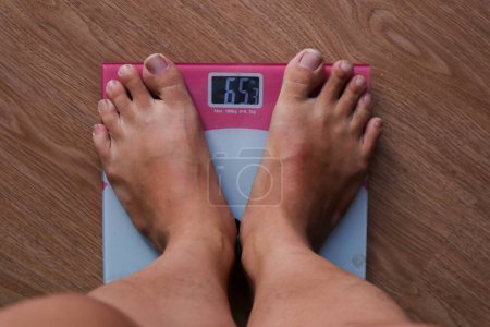 Top view picture of foot on body weight scale