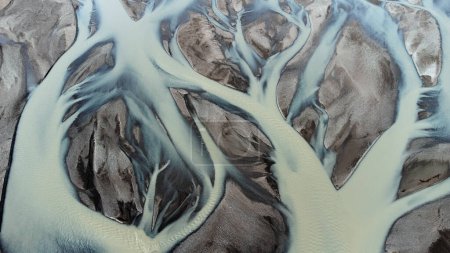 Foto de Ríos glaciales desde arriba. Fotografía aérea de las corrientes fluviales de los glaciares islandeses. Hermoso arte de la madre naturaleza creado en Islandia. Fondo de pantalla foto de alta calidad. Alto. - Imagen libre de derechos