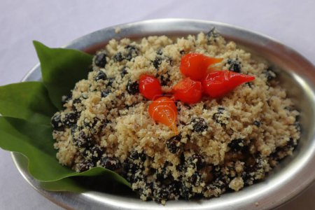 Téléchargez les photos : Tipical Ant with cassava flour. indigenous meal typical of some places in the interior of Brazil, served in a restaurant. High quality photo - en image libre de droit