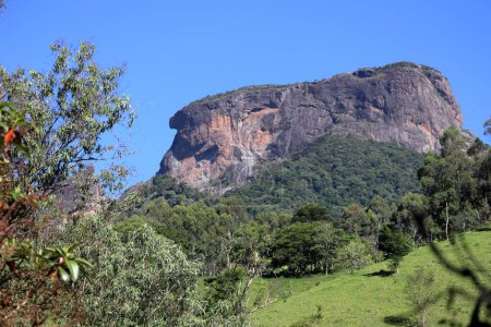 Foto de Formación rocosa Pedra do Bau, en Sao Bento do Sapucai, estado de Sao Paulo, Brasil. Foto de alta calidad - Imagen libre de derechos