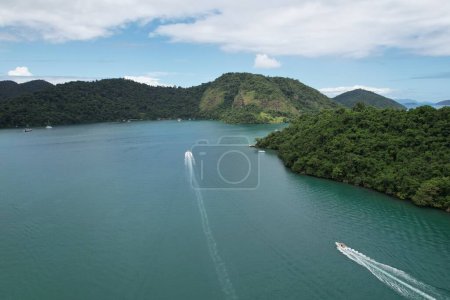 Foto de Saco do Mamangua, un fiordo tropical en Paraty, Río de Janeiro, Brasil. Sudamérica. Foto de alta calidad - Imagen libre de derechos