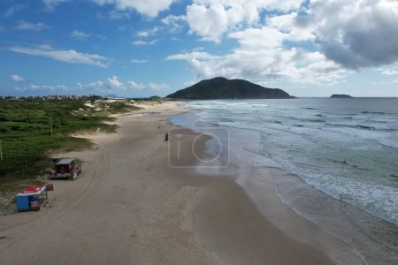 Téléchargez les photos : Matin à la plage de Santinho, à Florianopolis, Brésil, mars 2024 - en image libre de droit
